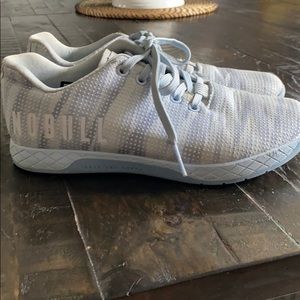 Woman’s 8.5 nobulls